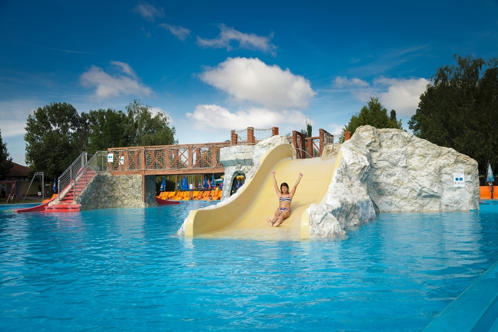 VADAS STUROWO SZTUROWO KAPIELISKO TERMALNE LECZNICZE AQUAPARK SŁOWACJA